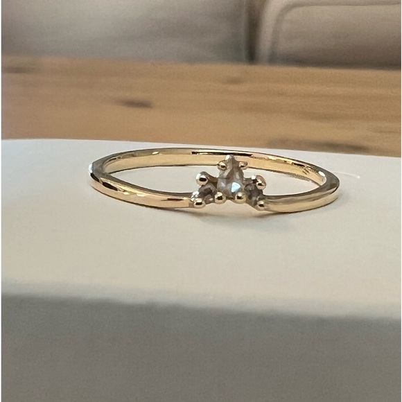 Laurie Fleming rose cut pear diamond Aika ring. 14k yellow gold. Size 7.5 - Picture 2 of 9